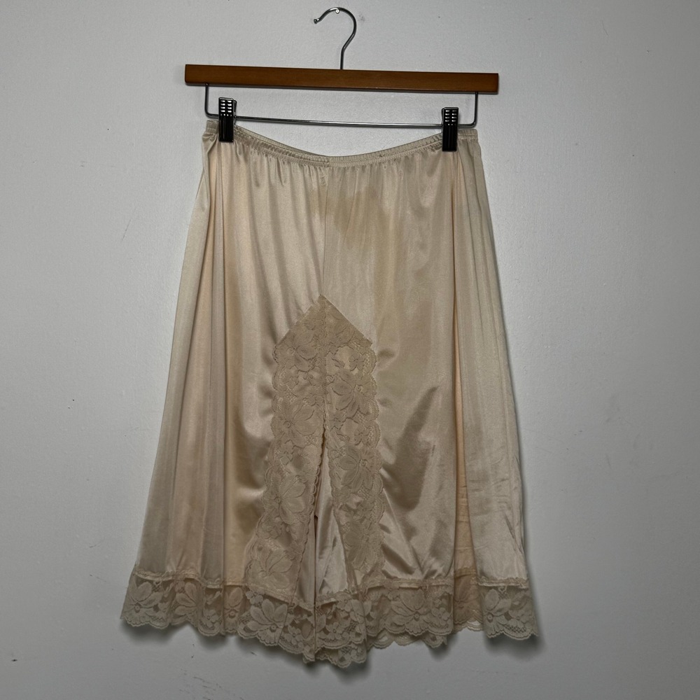 Lorraine Culotte Slip Womens Medium Beige Vintage Lace Trim Antron Nylon USA